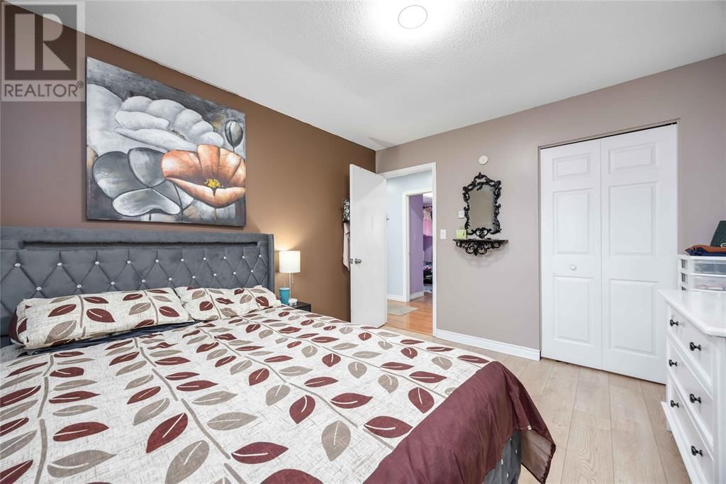 772 CARDIFF DRIVE Image 14