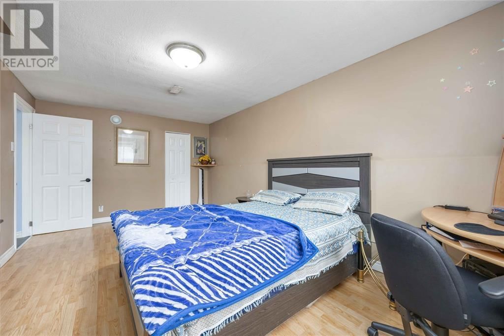 772 CARDIFF DRIVE Image 16