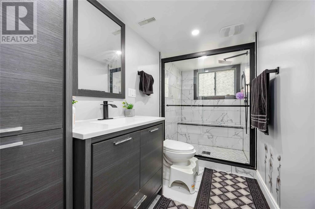 772 CARDIFF DRIVE Image 19