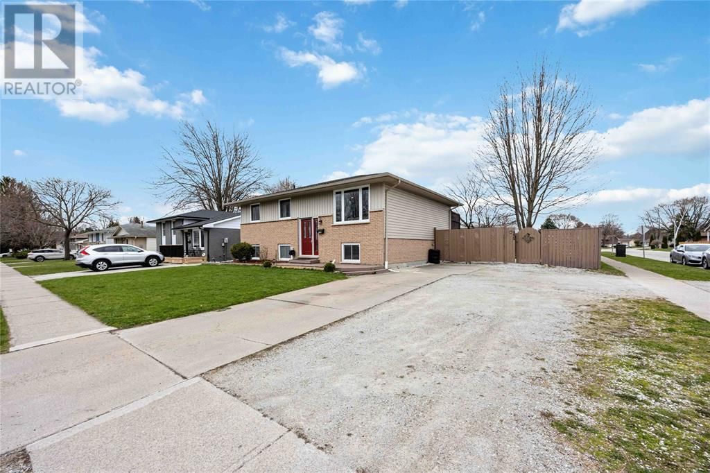 772 CARDIFF DRIVE Image 2