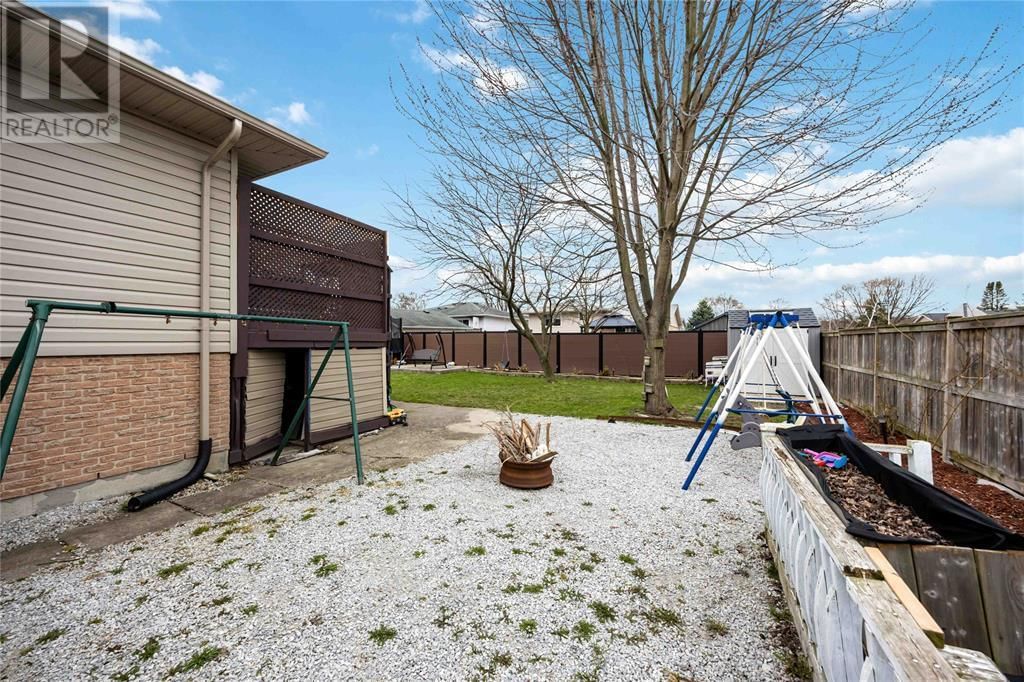 772 CARDIFF DRIVE Image 21