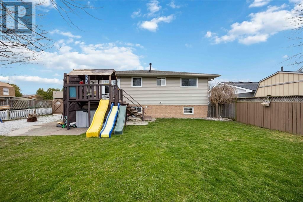 772 CARDIFF DRIVE Image 23