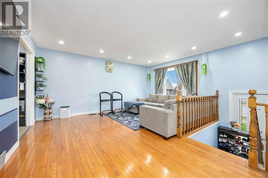 772 CARDIFF DRIVE Image 3