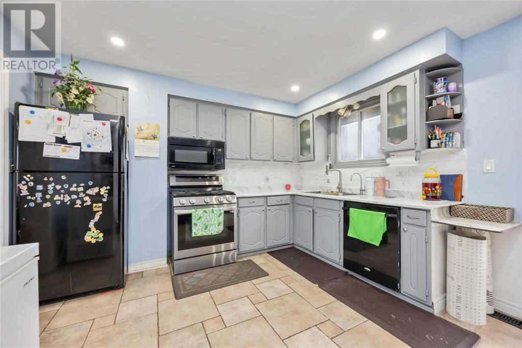 772 CARDIFF DRIVE Image 8