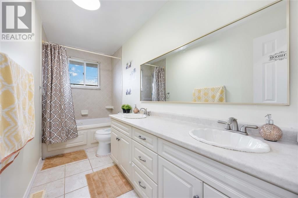 772 CARDIFF DRIVE Image 9