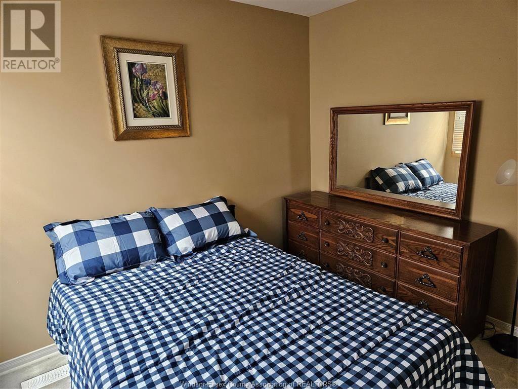 1709 CENTRAL Image 11