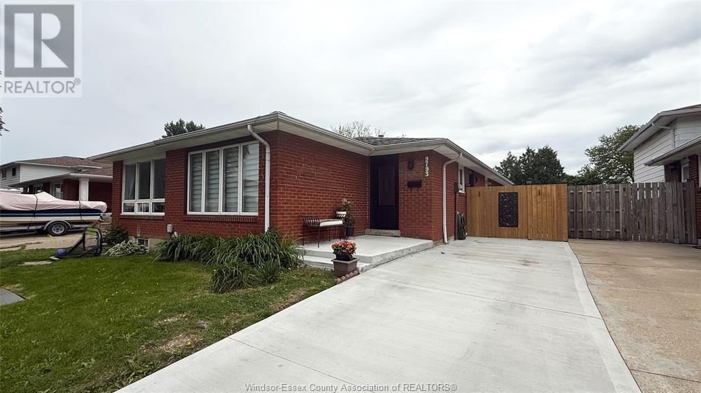 9793 LYNNGROVE Image 1