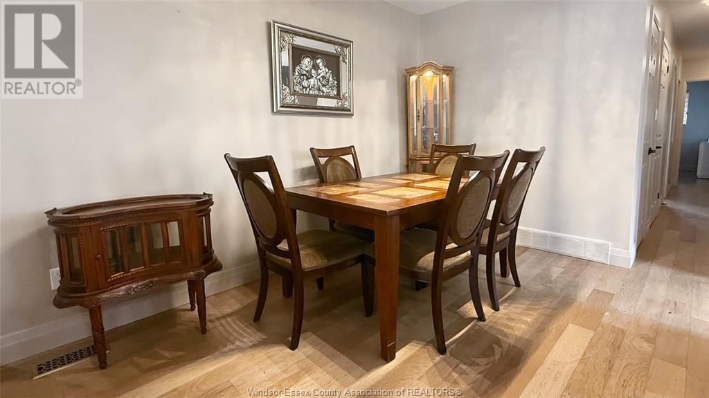 9793 LYNNGROVE Image 13