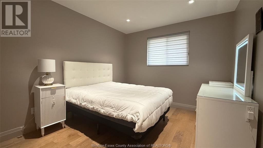 9793 LYNNGROVE Image 16