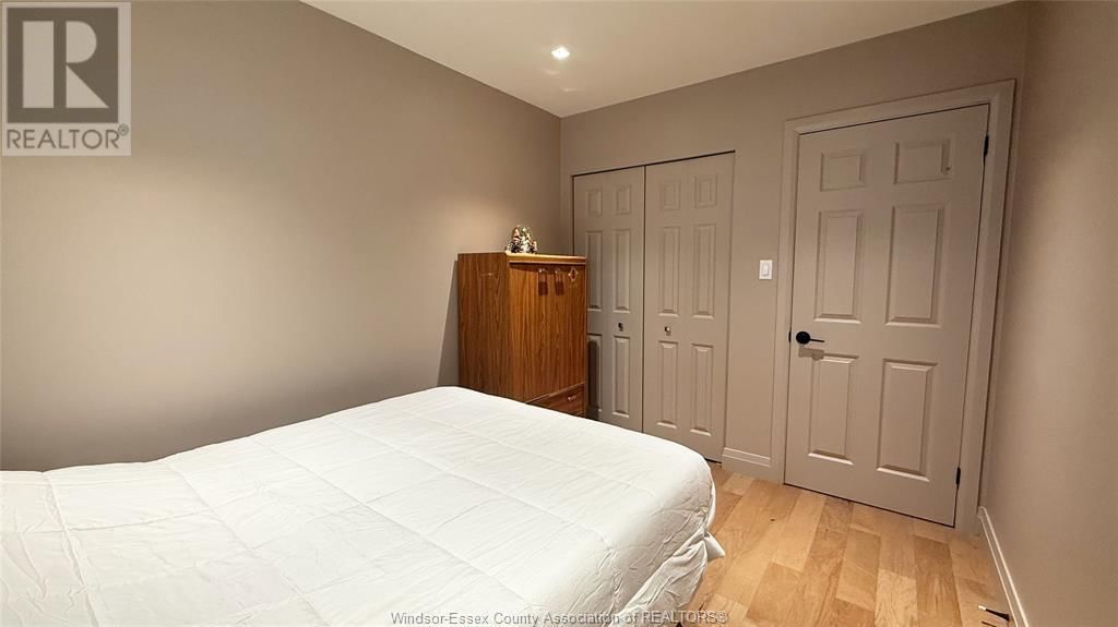 9793 LYNNGROVE Image 20