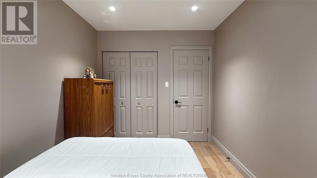9793 LYNNGROVE Image 22