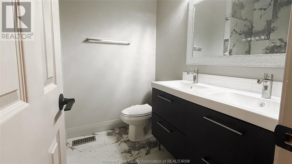 9793 LYNNGROVE Image 23