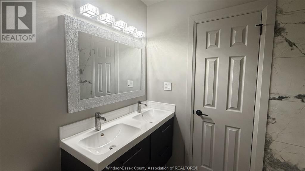 9793 LYNNGROVE Image 24