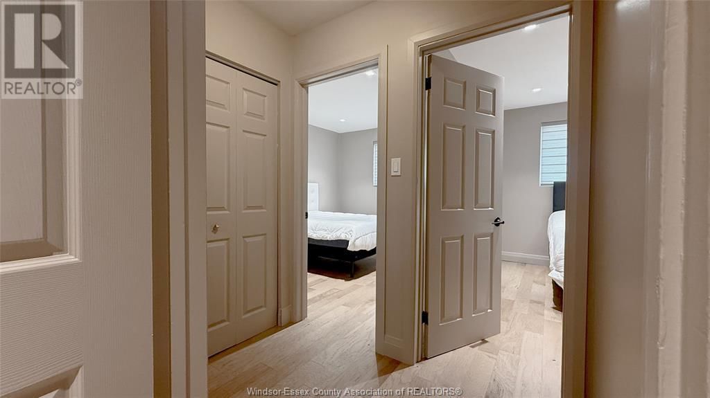 9793 LYNNGROVE Image 26