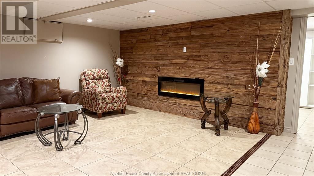 9793 LYNNGROVE Image 30