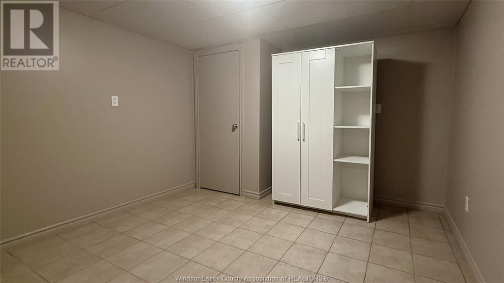9793 LYNNGROVE Image 32