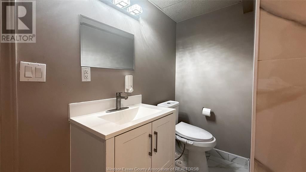 9793 LYNNGROVE Image 34