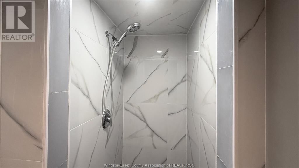 9793 LYNNGROVE Image 35