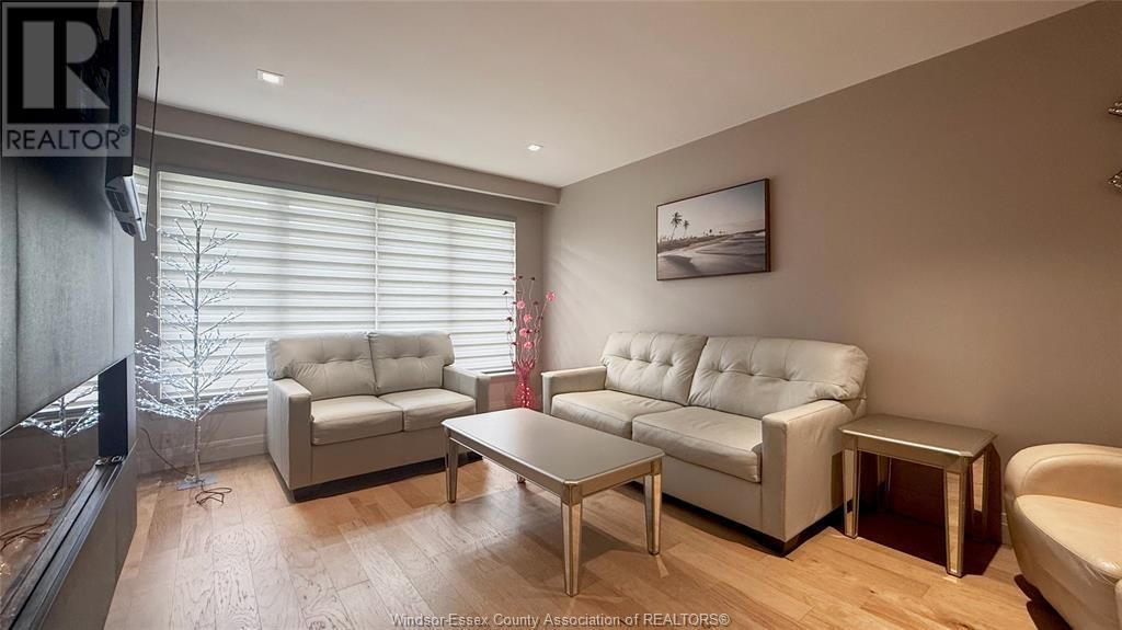 9793 LYNNGROVE Image 4