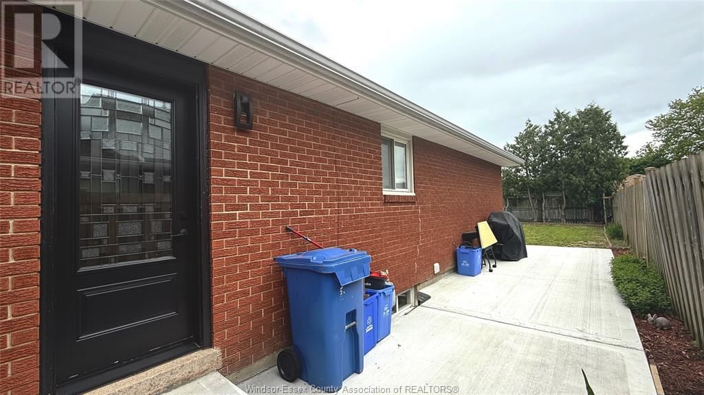 9793 LYNNGROVE Image 40