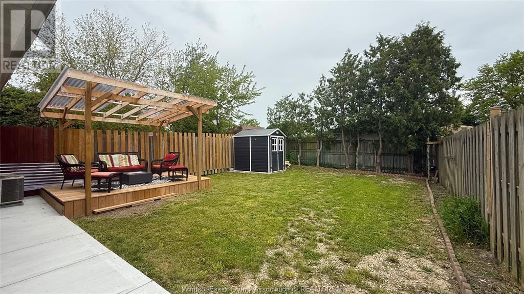 9793 LYNNGROVE Image 43
