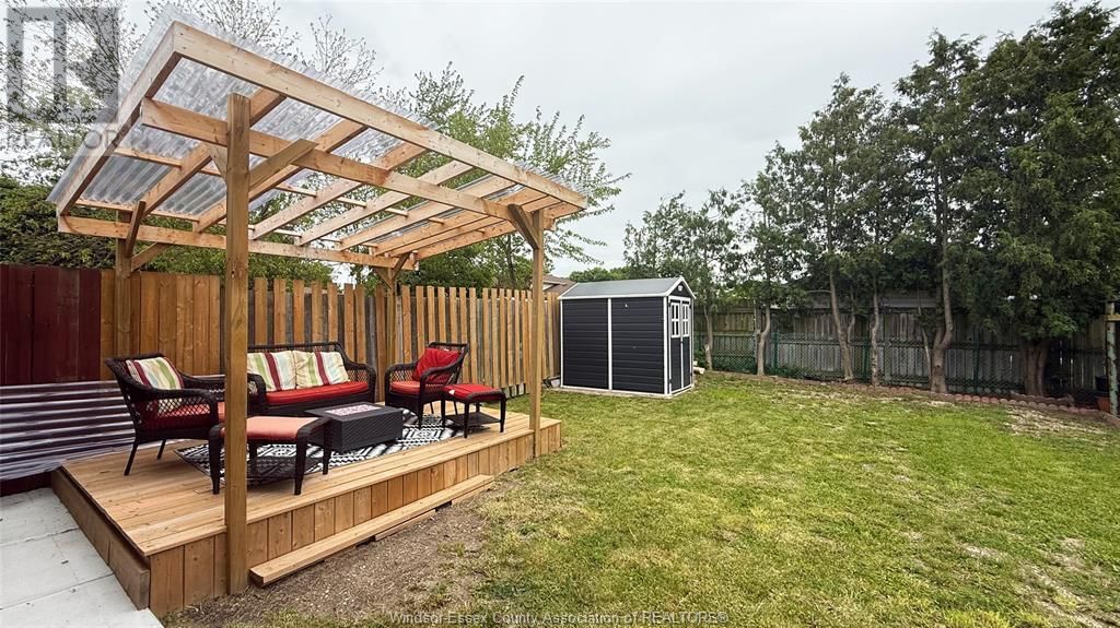 9793 LYNNGROVE Image 45