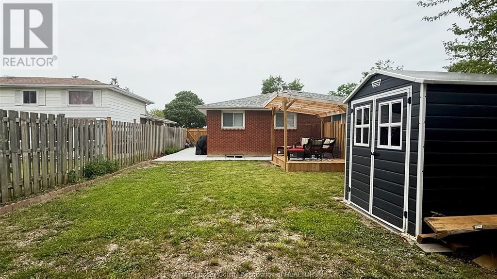 9793 LYNNGROVE Image 47