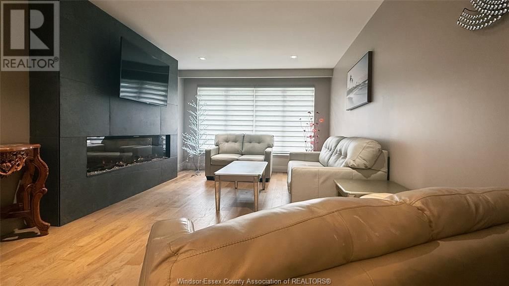 9793 LYNNGROVE Image 5