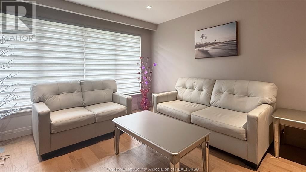9793 LYNNGROVE Image 6