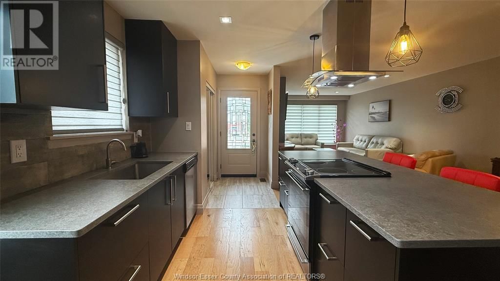 9793 LYNNGROVE Image 7