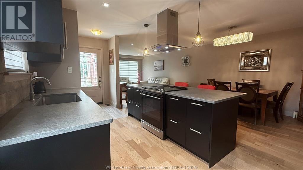 9793 LYNNGROVE Image 8