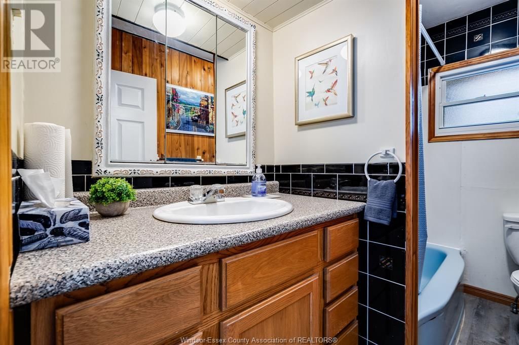 236 LANSDOWNE AVENUE Image 14