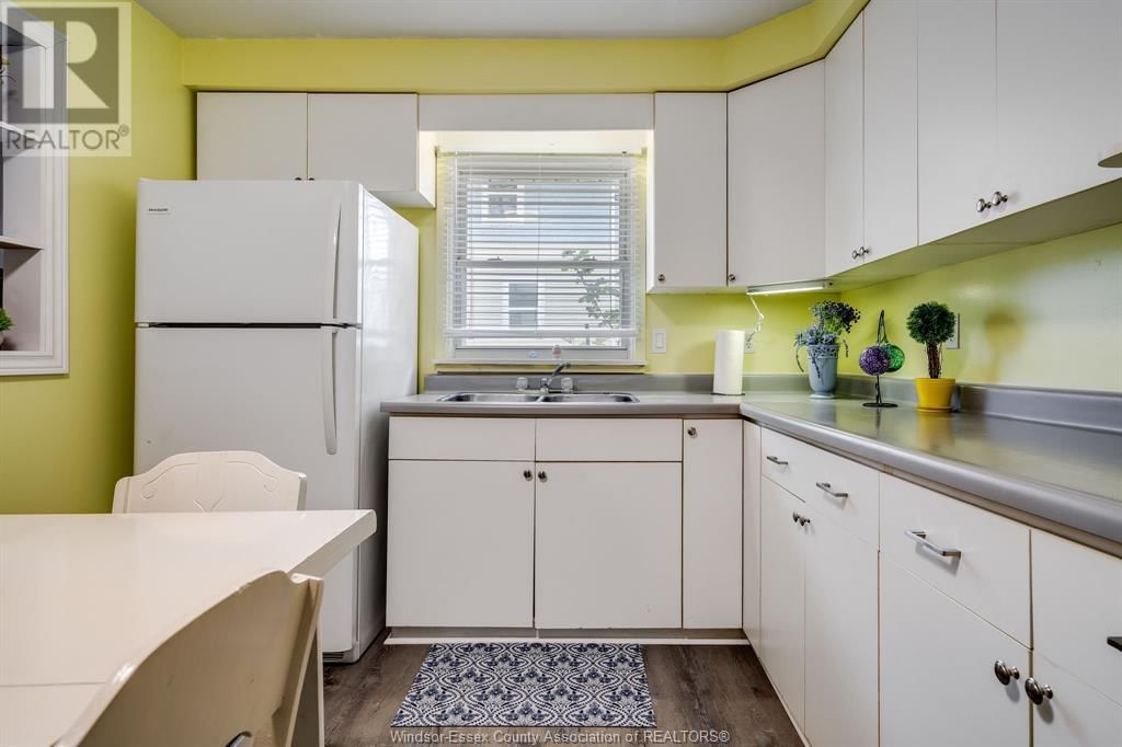 236 LANSDOWNE AVENUE Image 8