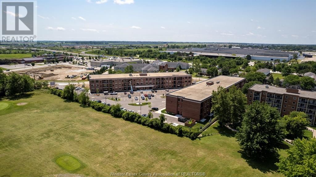 205 - 3160 MEADOWBROOK LANE Image 23