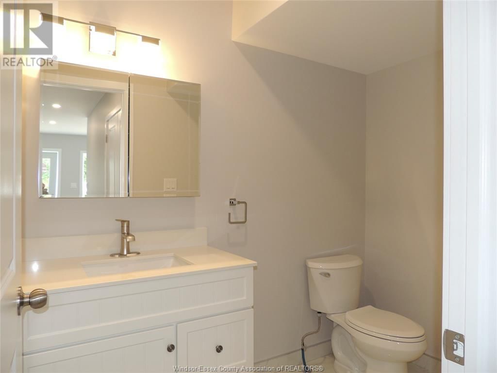 REAR - 3933 WOODWARD Image 12