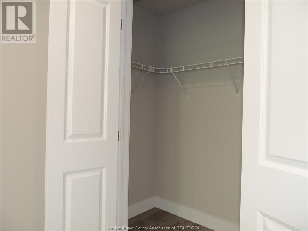 REAR - 3933 WOODWARD Image 16