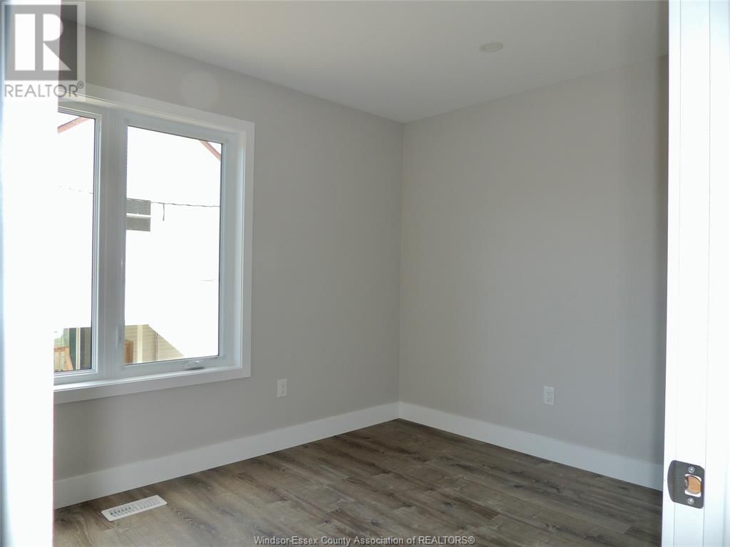 REAR - 3933 WOODWARD Image 17