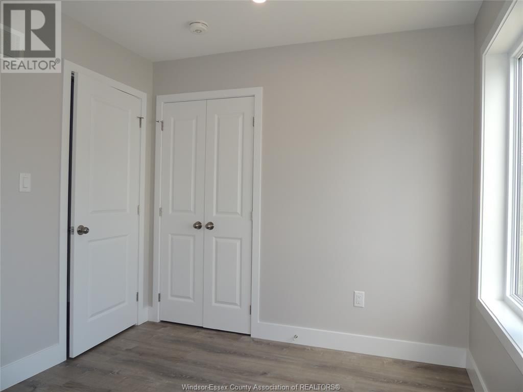 REAR - 3933 WOODWARD Image 18