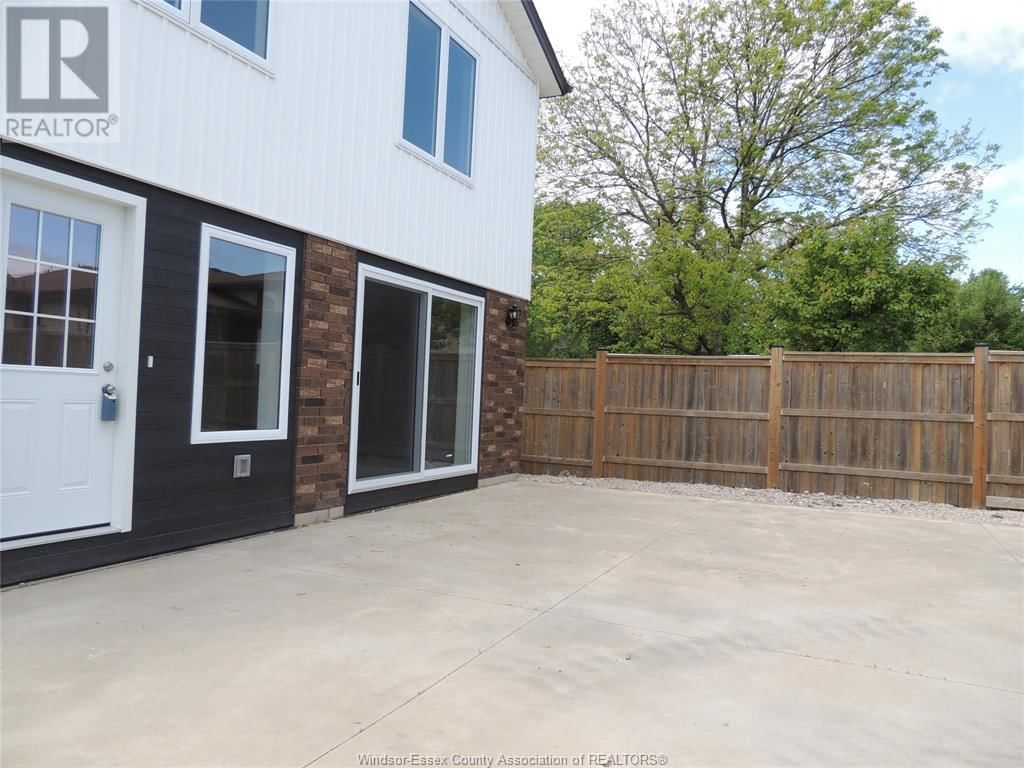 REAR - 3933 WOODWARD Image 25