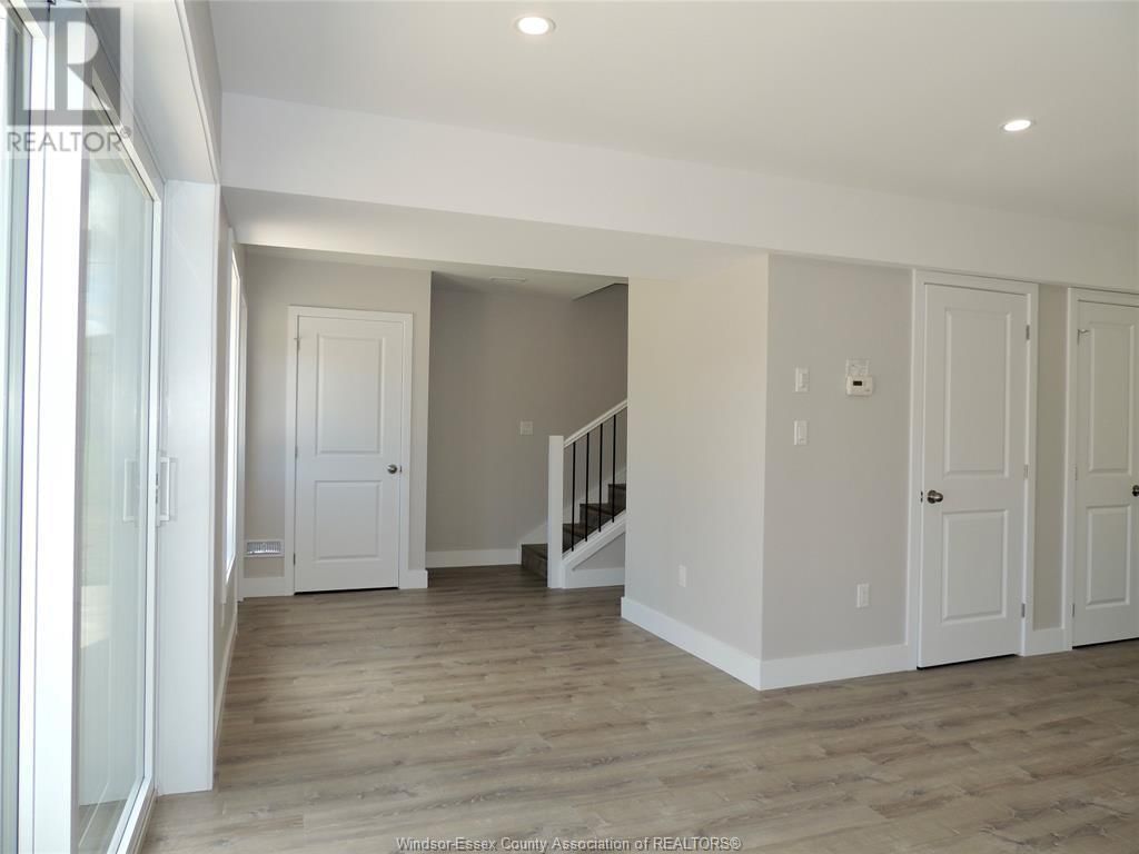 REAR - 3933 WOODWARD Image 3