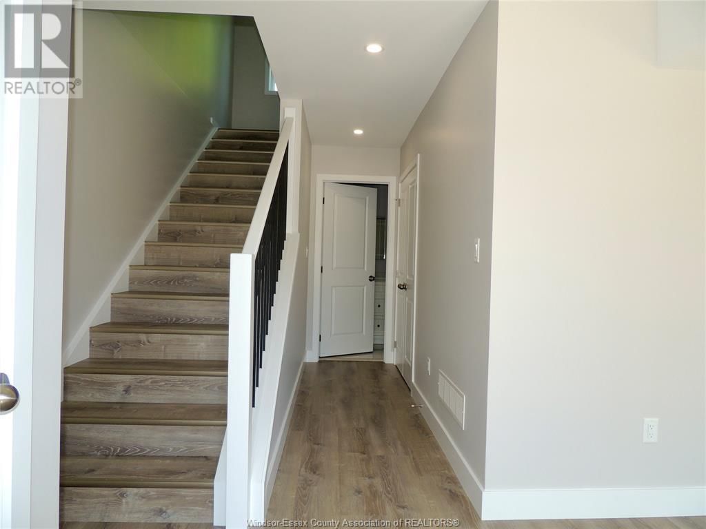 REAR - 3933 WOODWARD Image 4