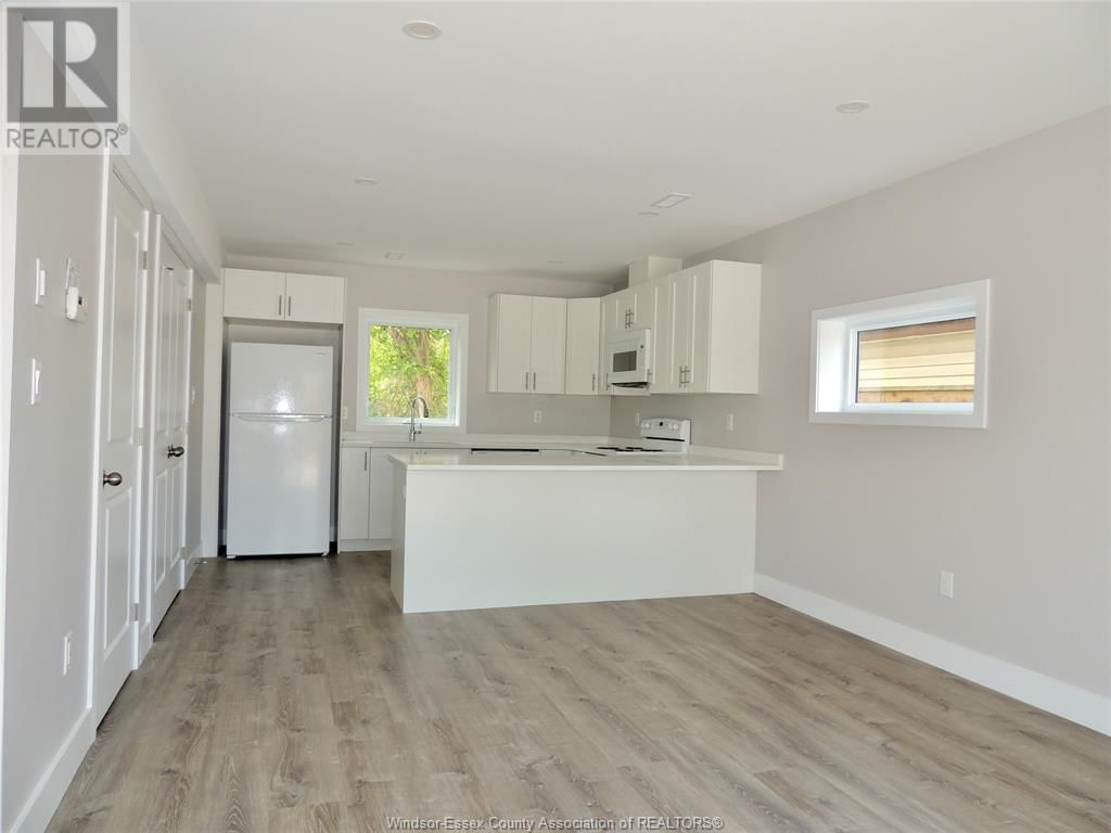 REAR - 3933 WOODWARD Image 5