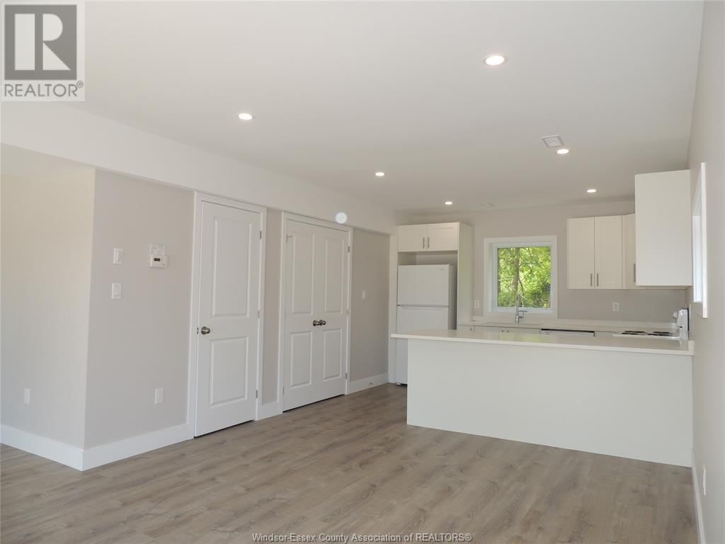 REAR - 3933 WOODWARD Image 6
