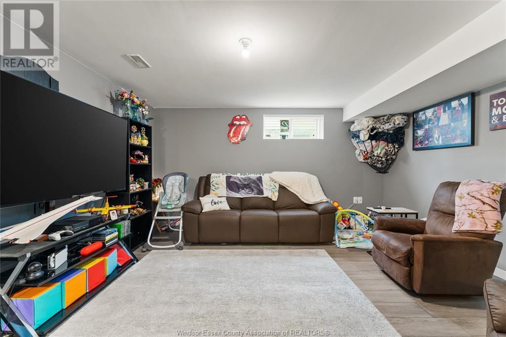 385 BAGOT STREET Image 16