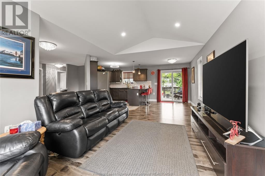 385 BAGOT STREET Image 6