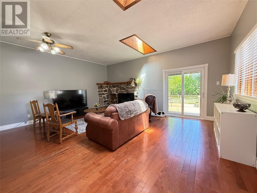 338 EUREKA STREET Image 4