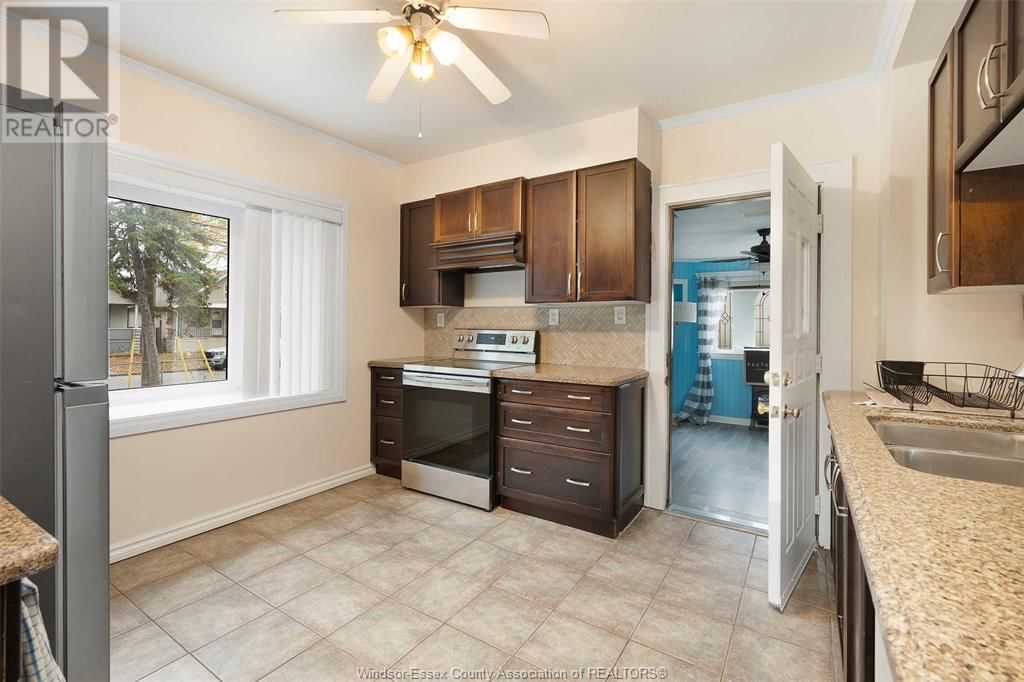891 LOUIS Image 11