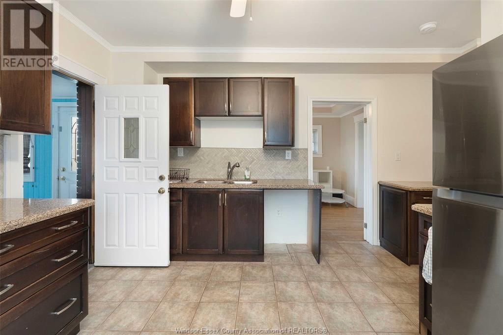 891 LOUIS Image 13