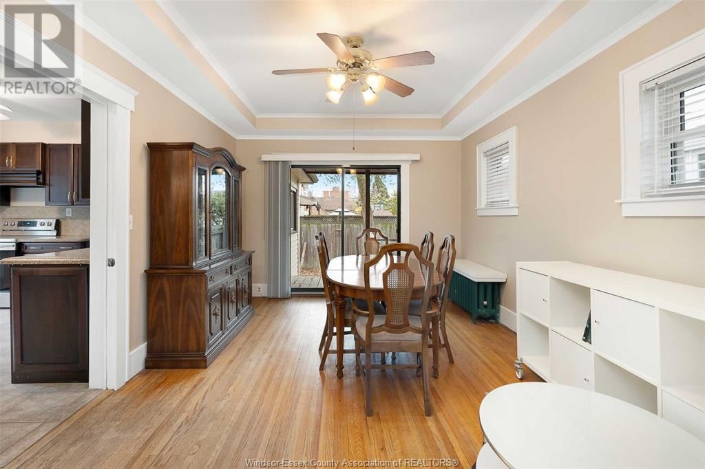 891 LOUIS Image 9
