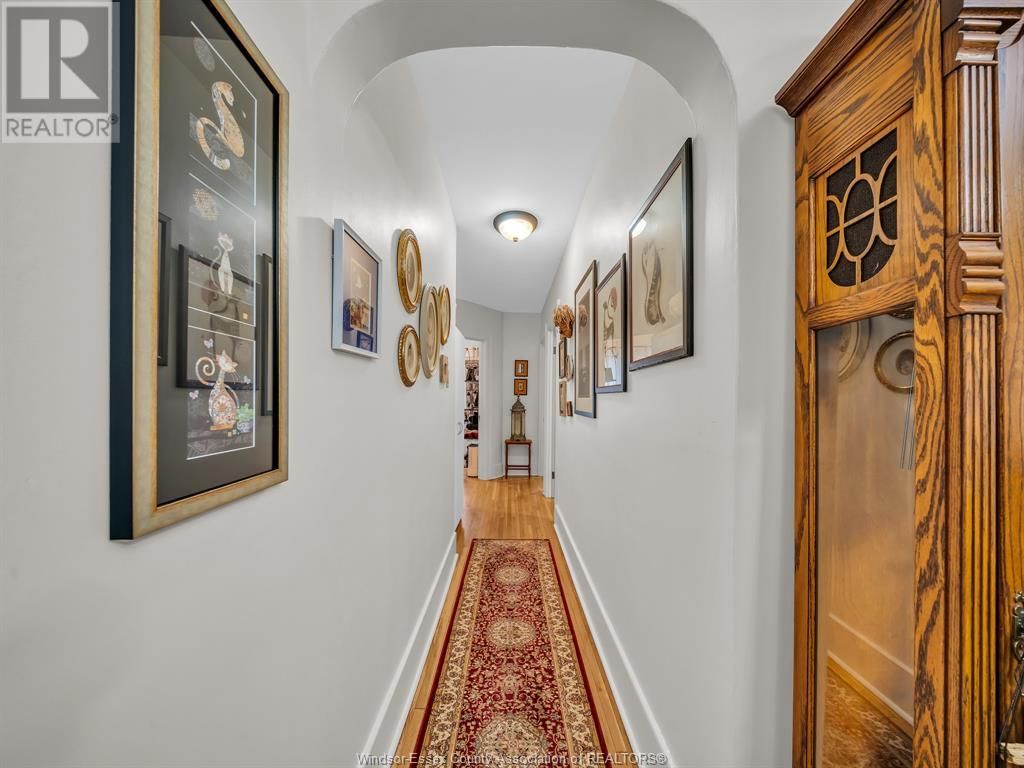 2272-2274 DOUGALL AVENUE Image 10